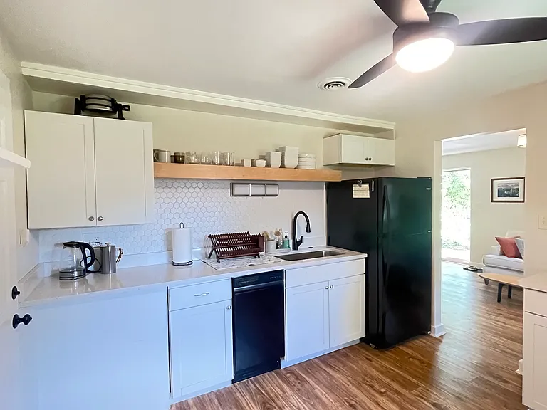 Kitchen with 18" dishwasher
