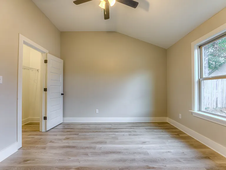 1807 Jackson Ave — Photo 4