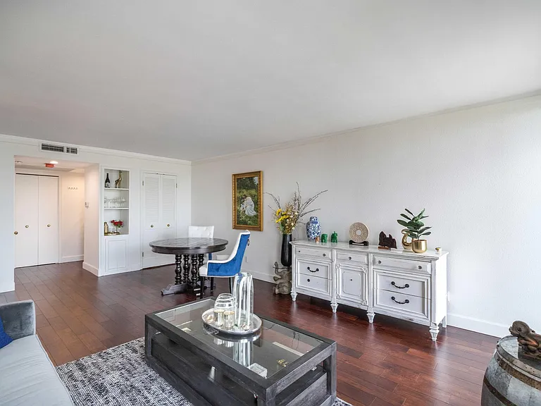 1122 Colorado St — Photo 12