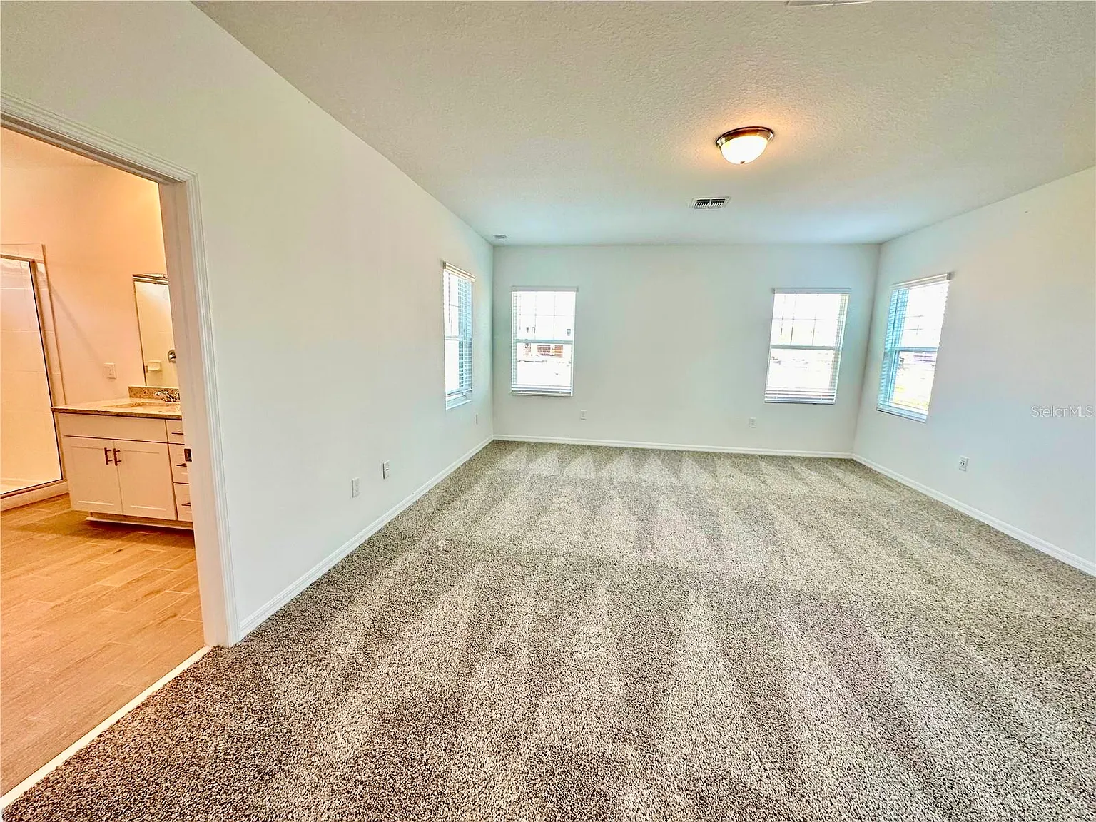 3 bed, 2216 sqft, $2,650 — Photo 4