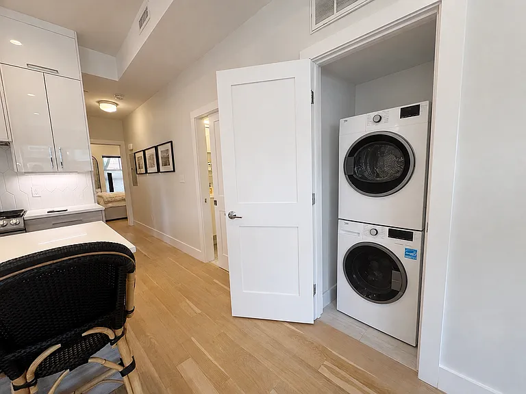 109 Liverpool St #1 — Photo 4
