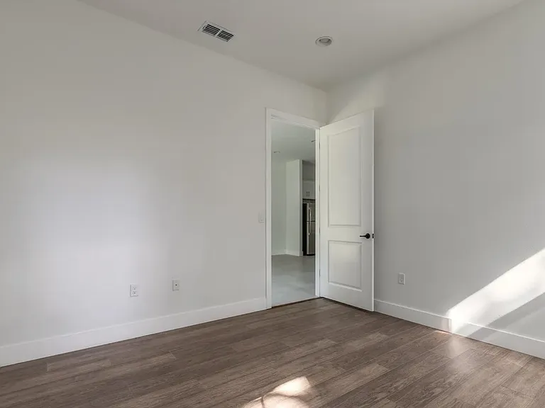 618 N Duss St #1 — Photo 23