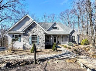 9 Dakota Dr, Hazleton, PA 18202