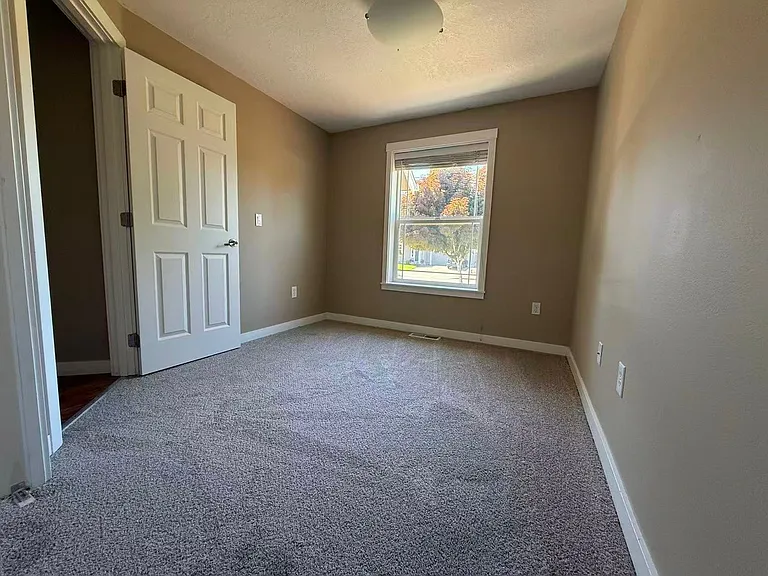 4063 Alameda Ave NE — Photo 15
