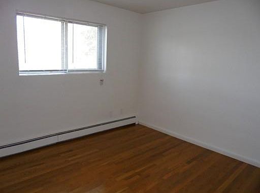 5th image of 201 Commercial St APT 26