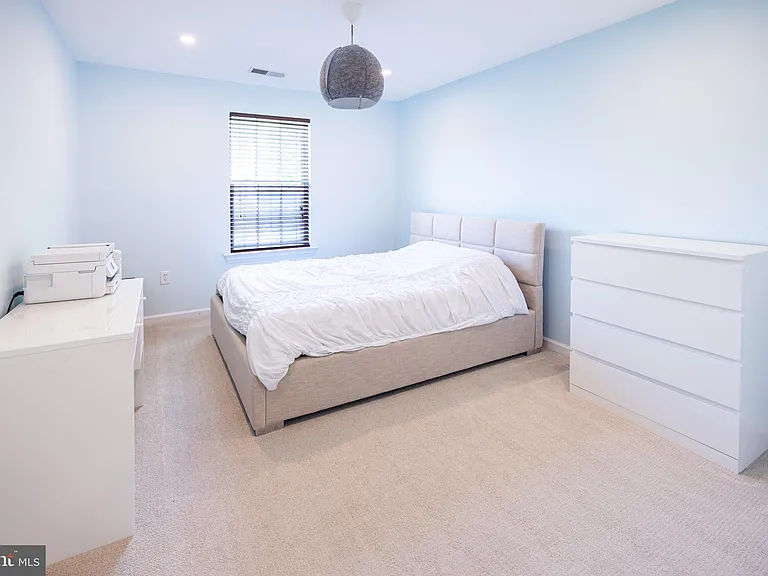 8727 Raleigh Mews — Photo 32
