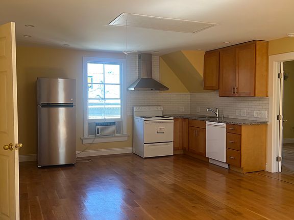 2nd image of 464 N 3rd St