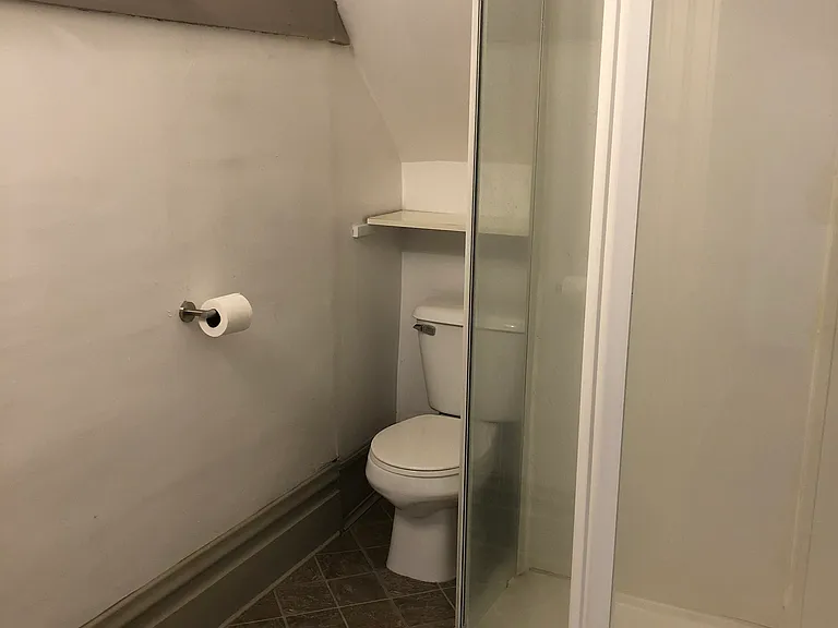 attic ensuite bath
