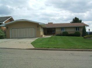 2121 11th Ave NW, Minot, ND 58703