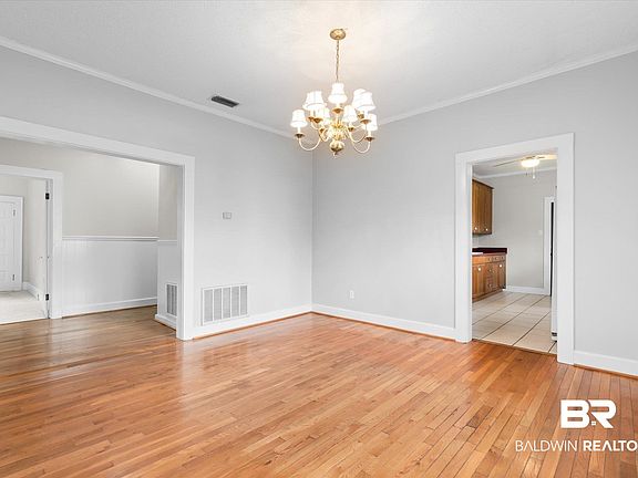 5th image of 211 3rd St