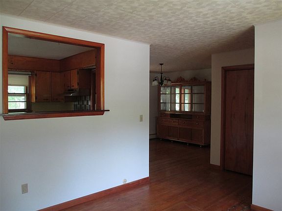 3rd image of 49 Baker Ave
