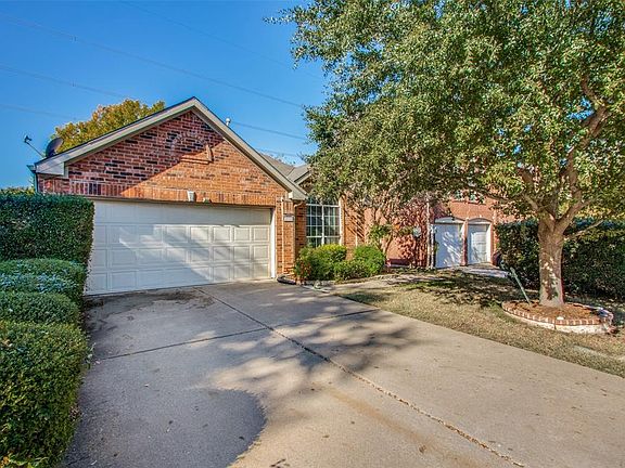 3rd image of 2118 Montclair Ln