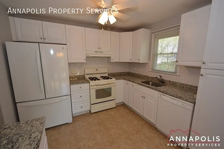 556 arundel drive — Photo 2