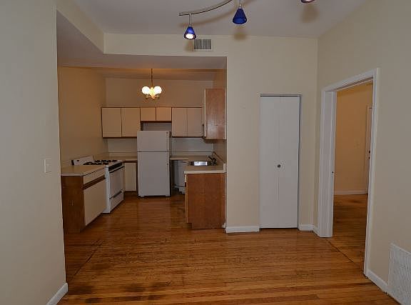 5th image of 629 W Oakdale Ave #Ua3