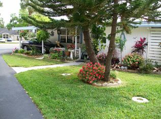 60 Joy Ln, Tavares, FL 32778