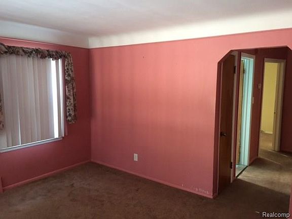 4th image of 453 Lincoln Ave
