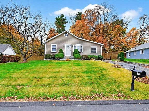 2nd image of 913 Parkway Pl