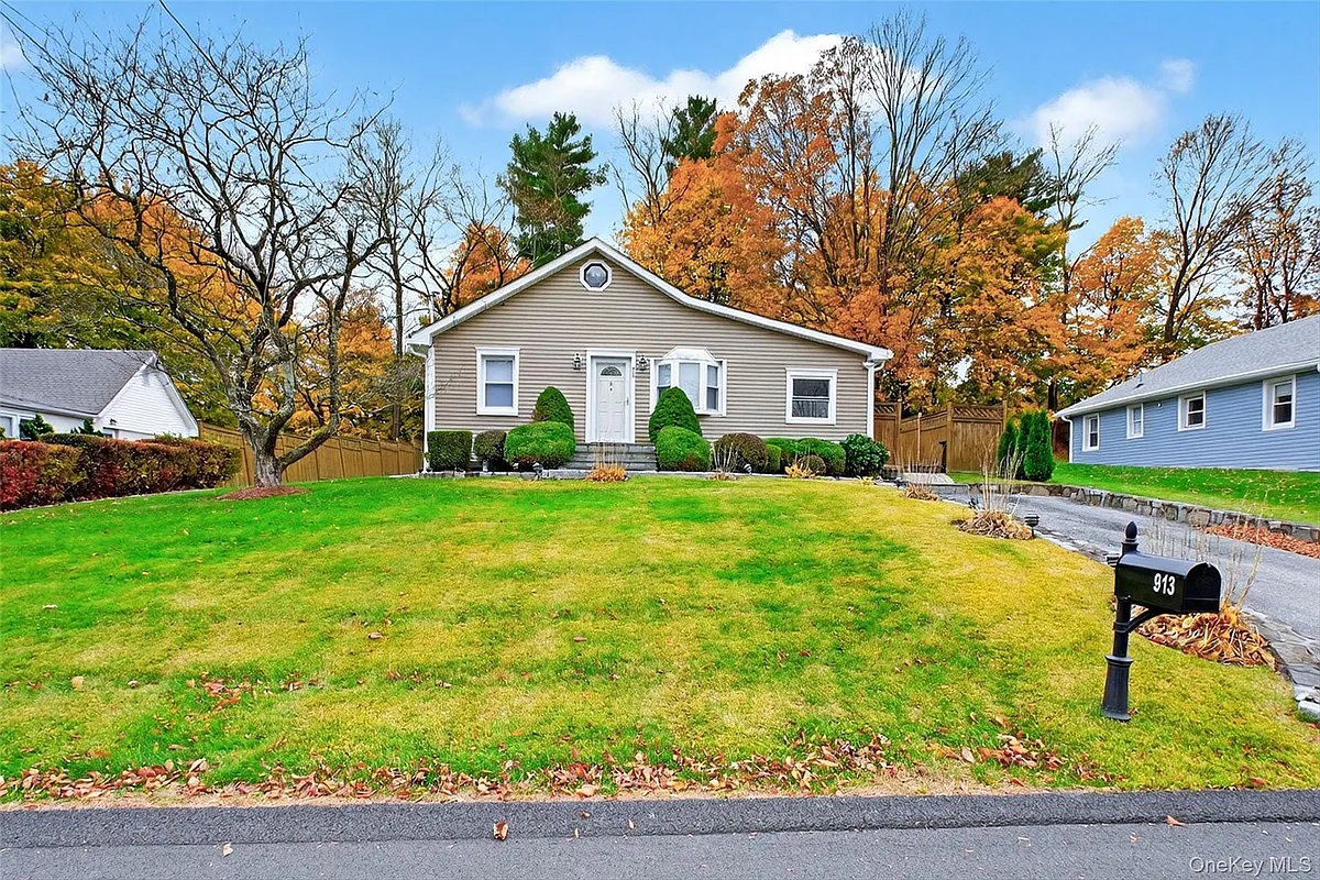 Building Photo - 913 Parkway Pl