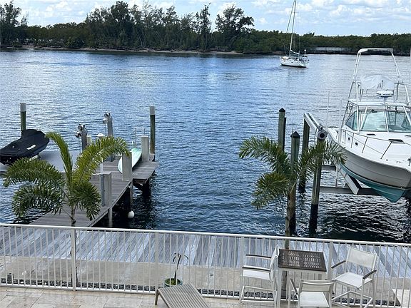4th image of 4232 N Ocean Drive