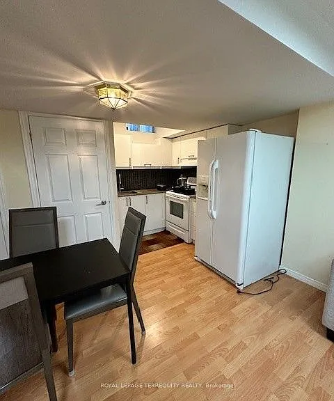 16 Royal Chapin Cres — Photo 7