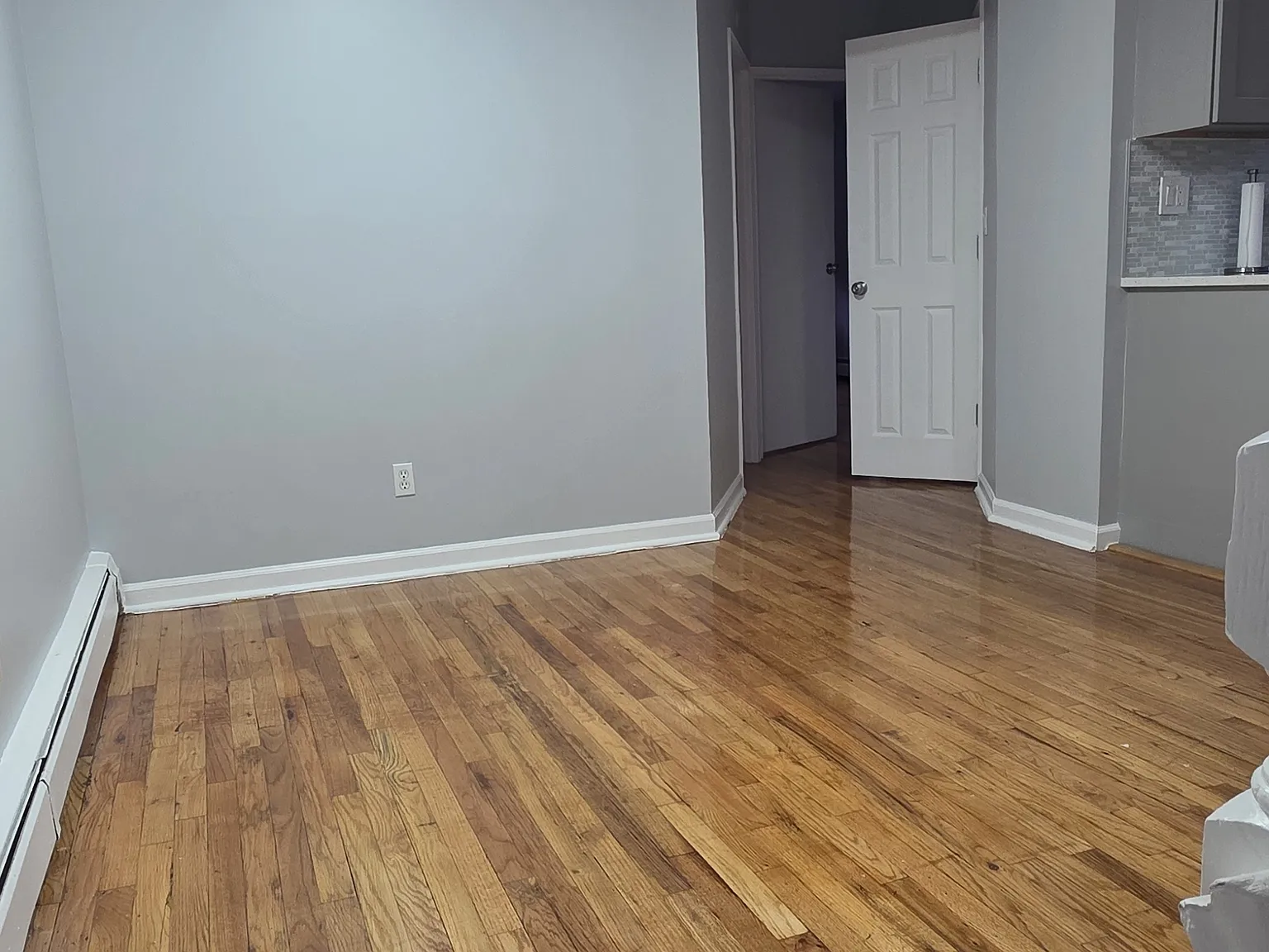 3 bed, 1100 sqft, $3,000 — Photo 4