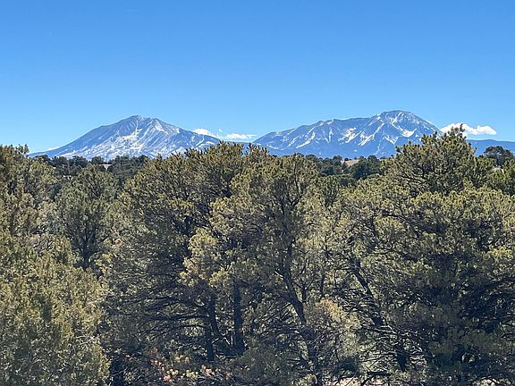 2nd image of Comanche Dr #40
