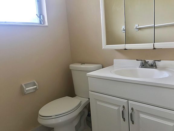 5th image of 2557 Dudley Dr W APT B