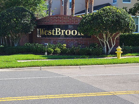 4th image of 1527 Priory Cir