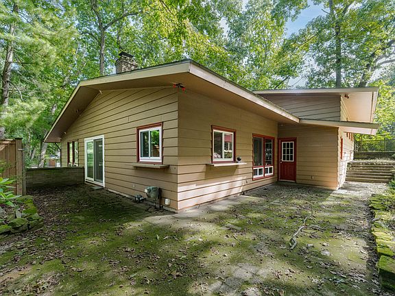 3rd image of 2146 Treehaven Dr