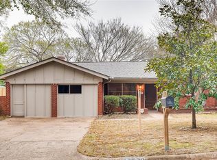 520 Mashburn Ln, Arlington, TX 76010
