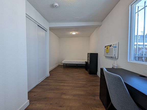 3rd image of 1286 W 39th Pl