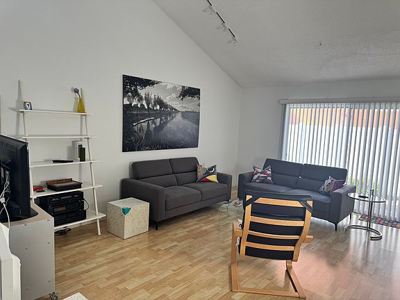 4th image of 998 Casa Del Sol Cir