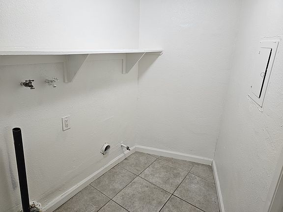 4th image of 2439 Windsor Dr #2439