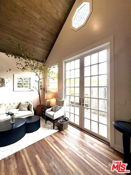 1 bed, 1.0 bath, 450 sqft, $2,850 — Photo 2
