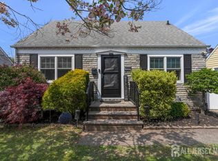 325 Giles Ave, Middlesex, NJ 08846