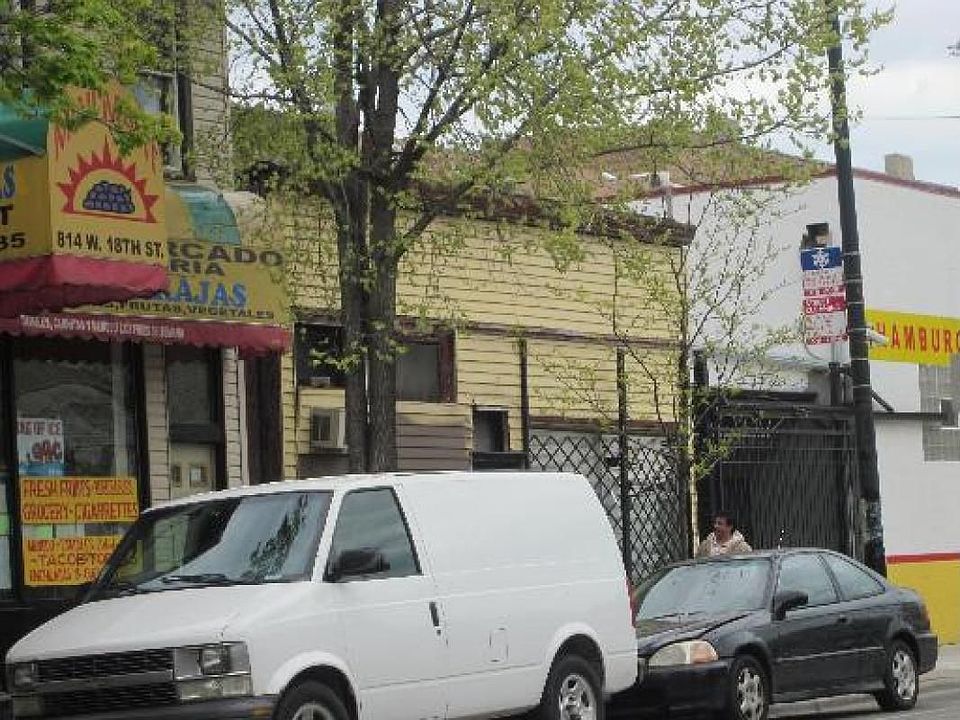 2nd image of 810 W 18th St