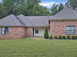 5547 Ingleside Dr, Horn Lake, MS 38637
