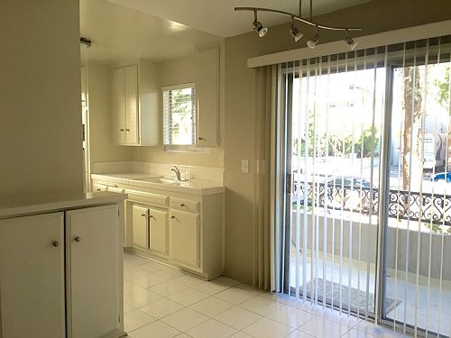 5th image of 739 N Sweetzer Ave APT 1