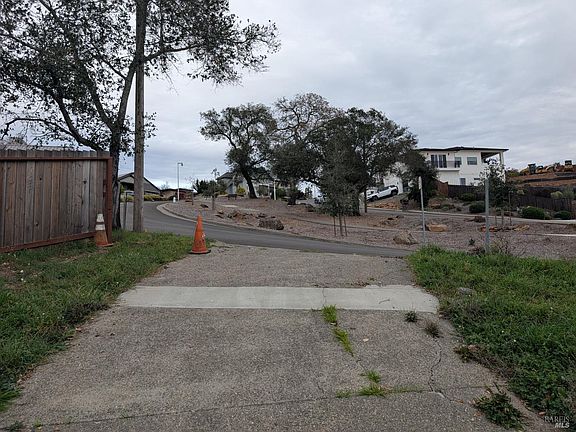 4th image of 3695 Wyndemere Circle