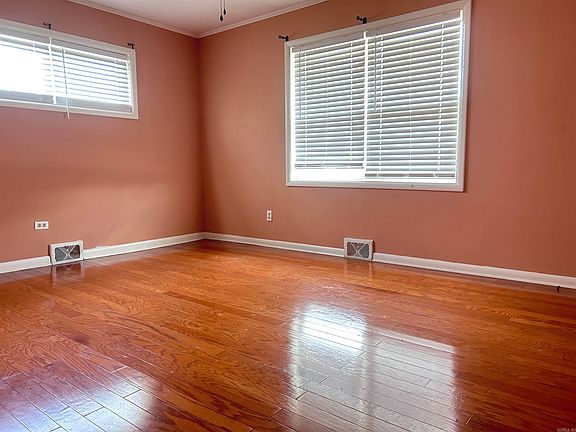 3rd image of 2212 Linwood Dr