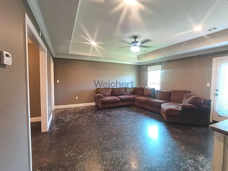 1112 Gregory Ct — Photo 5