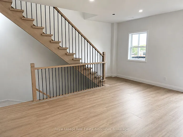 17 White Ave #4 — Photo 4