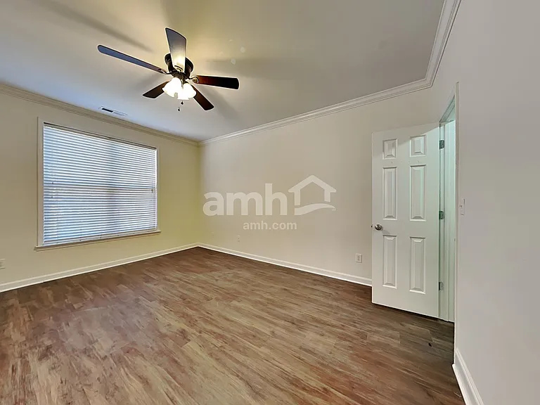 641 Woodson Dr — Photo 9