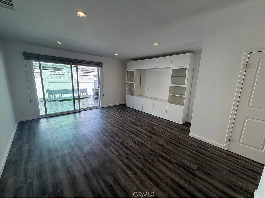 2 bed, 1.5 bath, 966 sqft, $3,400 — Photo 4