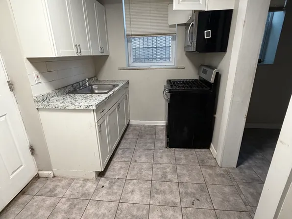 9 Bentley Avenue image 1 of 7