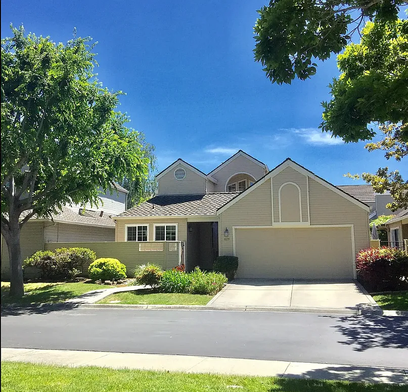 3 bed, 1549 sqft, $5,800 — Photo 1