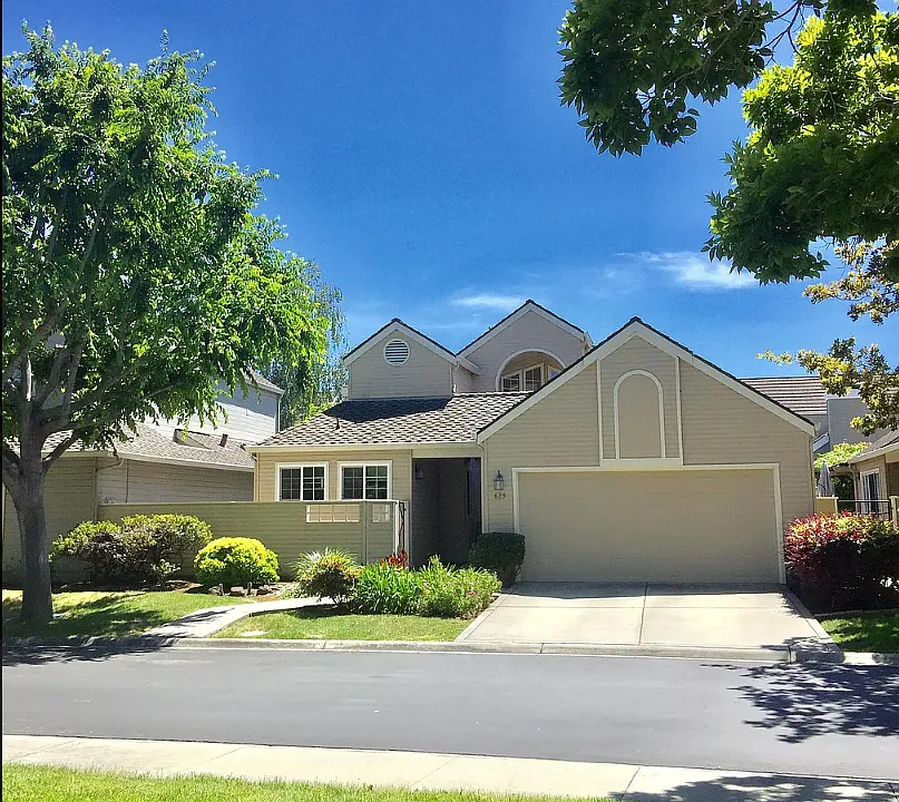 625 Charmain Cir