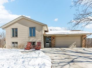 1053 Baldwin Cir, Apple Valley, MN 55124