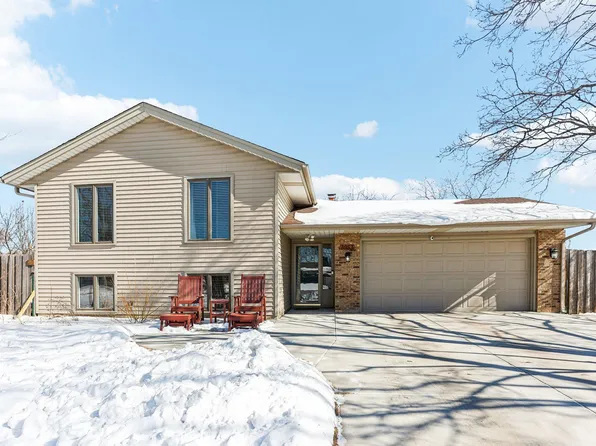 1053 Baldwin Cir, Apple Valley, MN 55124