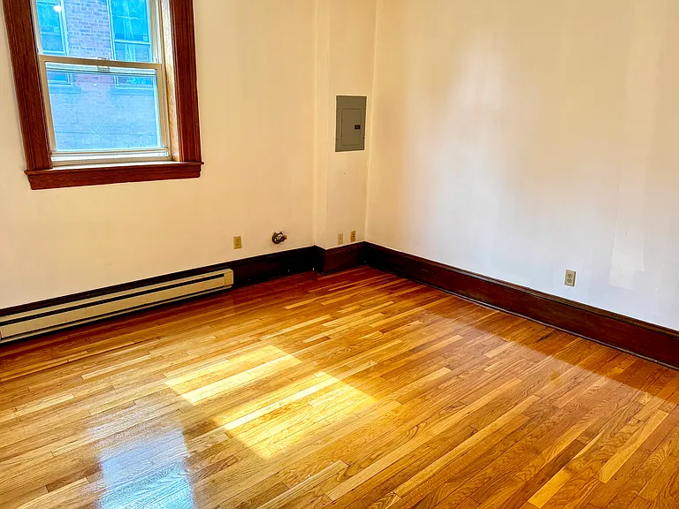 18 E Main St — Photo 3